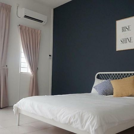 E'S Suite- Homestay That Fits 8 Pax Comfortably. Ipoh Eksteriør bilde