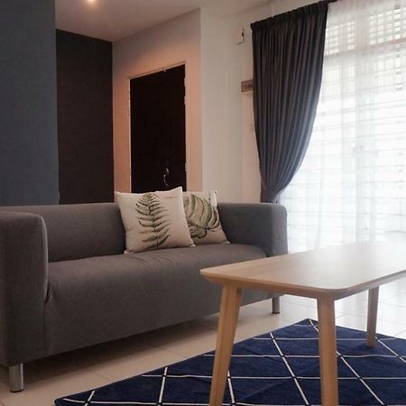 E'S Suite- Homestay That Fits 8 Pax Comfortably. Ipoh Eksteriør bilde